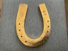 GLÜCKS- HUFEISEN STARK VERGOLDET LÄNGE 17,3 CM BREITE 14 CM
