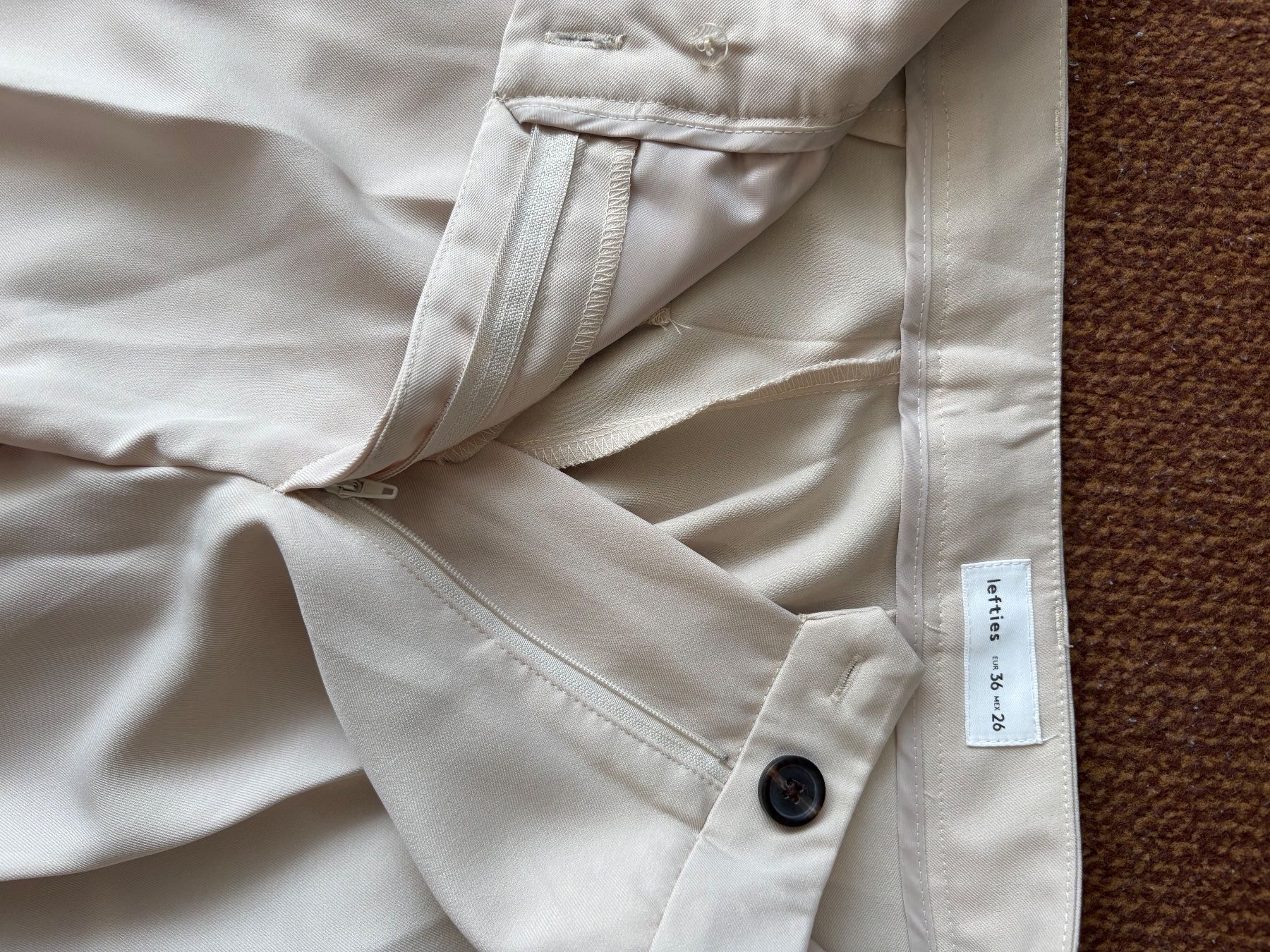 Lotti di vestiti: Beige Suit – Nuovo (secondo la descrizione) da Confignon venduto da Second_Hand_Ch 7
