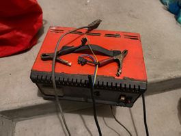 Batterieladegerät Manor HH 1 6V 12V 4 Ampere gebraucht