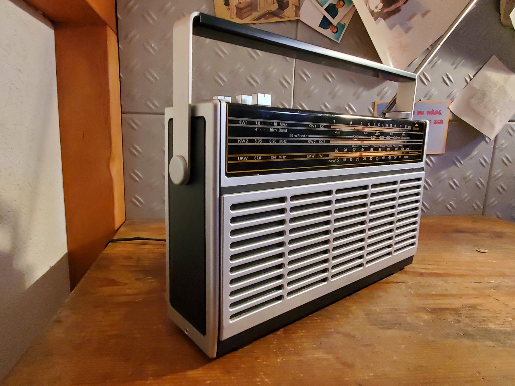 Radio: Top erhaltenes Transistorradio: Telefunken Universal 401 – Usato da Densbüren venduto da BluesAtSunrise 1