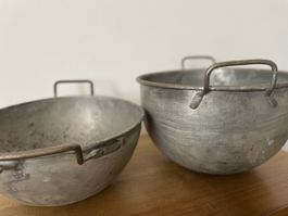 2 alte vintage Metallschüsseln 