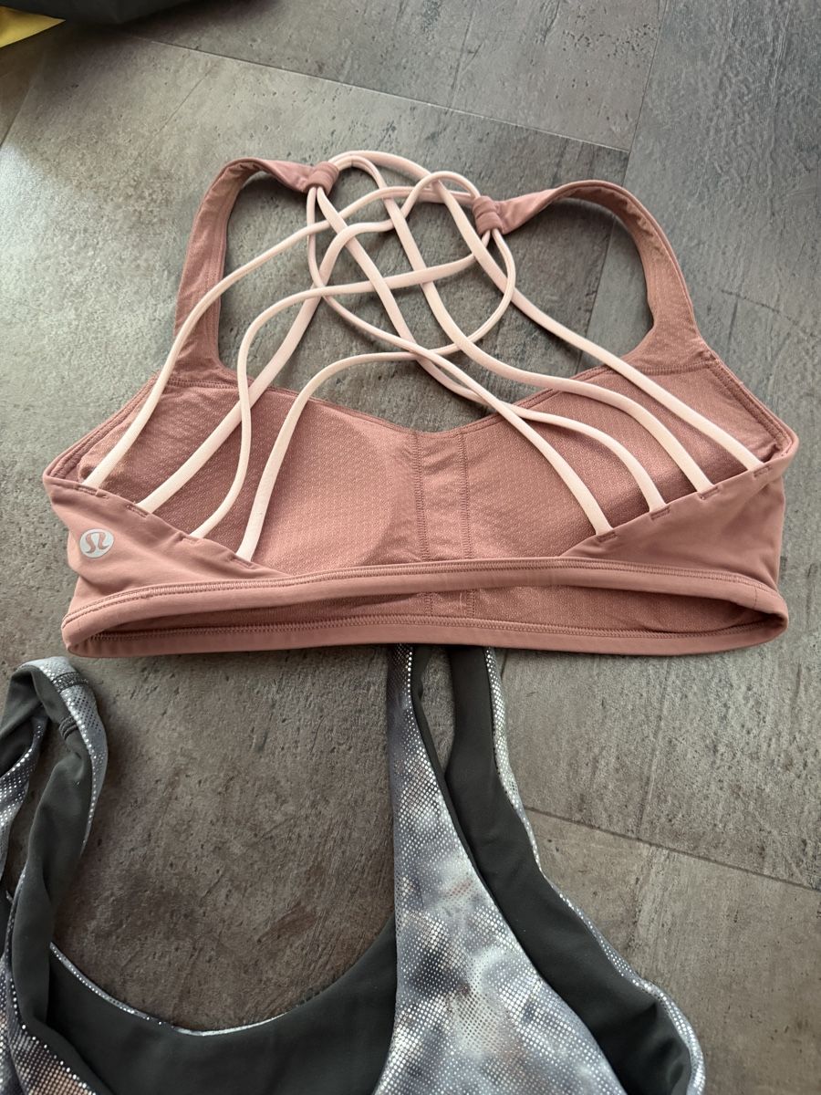 Lululemon Tops: 2 Lululemon Tops  – Gebraucht aus Neerach von the_modern_mini 2