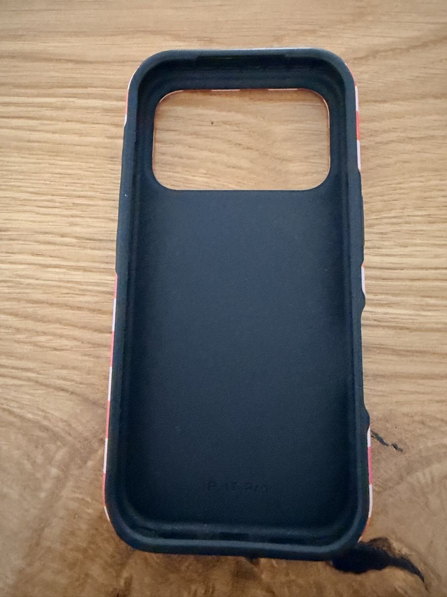 Coques & Protection écran: Iphone 17 pro case - mag safe – D'occasion à Zürich par Swiss_Bea 2