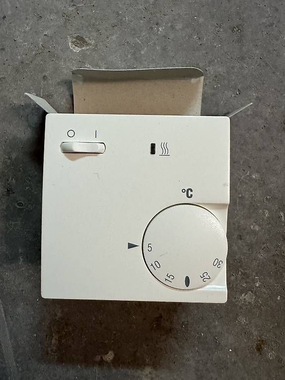 Riscaldamento: Raumthermostat, RTR-E 6202, mit Ein-/Aus Knopf – Nuovo e nell'imballaggio originale da Gossau SG venduto da PsG_ 1