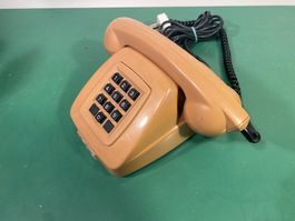 klassisches Telefon beige vintage Tasten