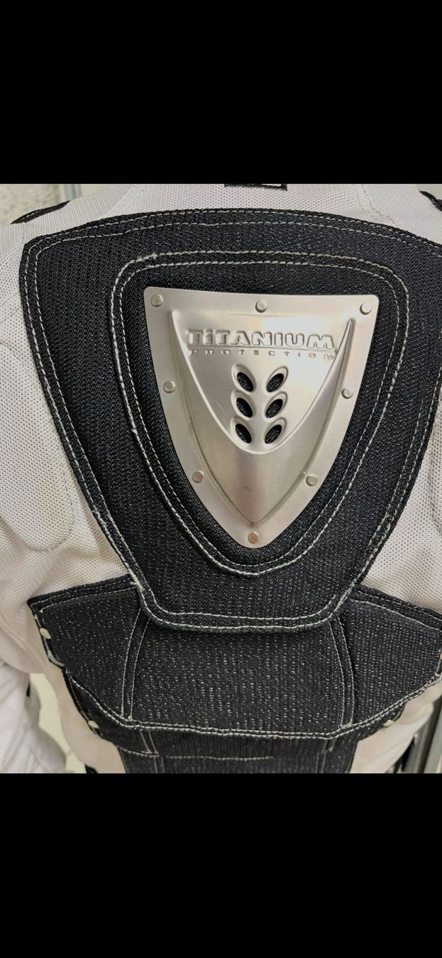Icon Jacken: Motorradjacke Titan – Gebraucht aus Oberglatt ZH von Mperlen 4