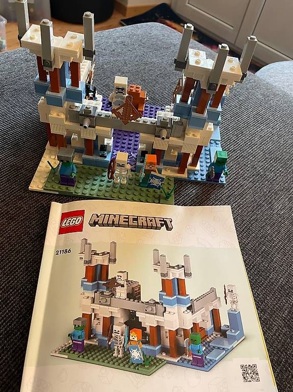 Kit di costruzioni: Lego Minecraft 21186 - Le château de glace – Usato da Yverdon-les-Bains venduto da mic_v8yx