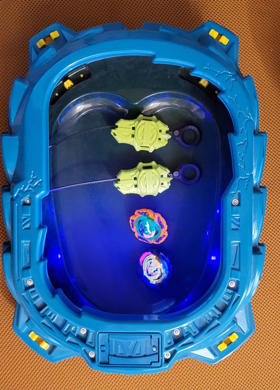 Giocattoli: Beyblade Burst QuadStrike Light Ignite Beyblade Stadium – Usato da Schleinikon venduto da Frida11