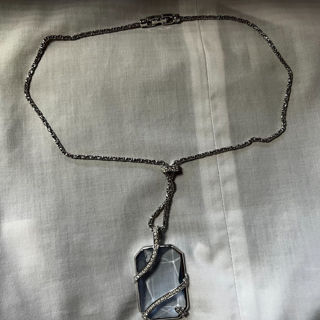Swarovski Catenine: Swarovski Kette mit Anhänger – Usato da ST. GALLENKAPPEL venduto da EliB