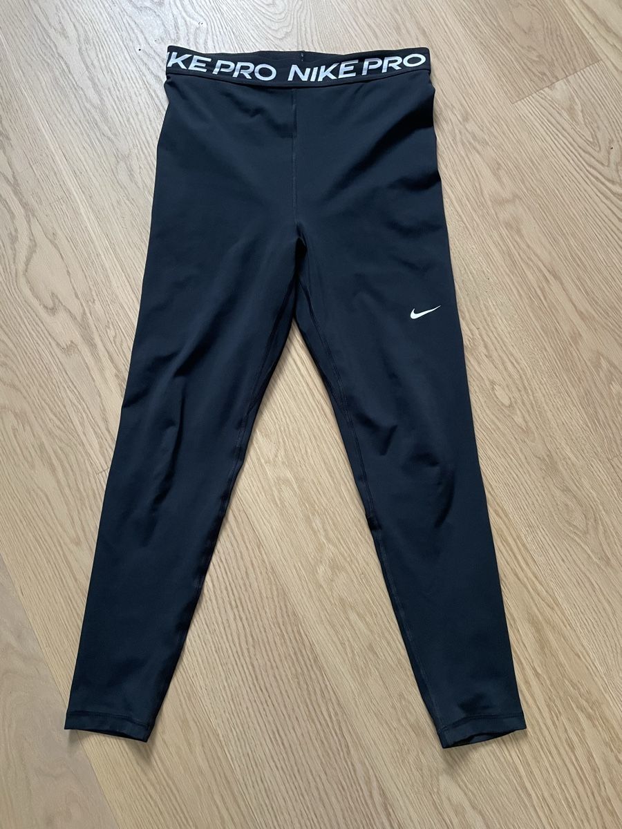 Nike Leggings: 7/8 Nike Performance Leggings – Usato da Wichtrach venduto da estrella03 2