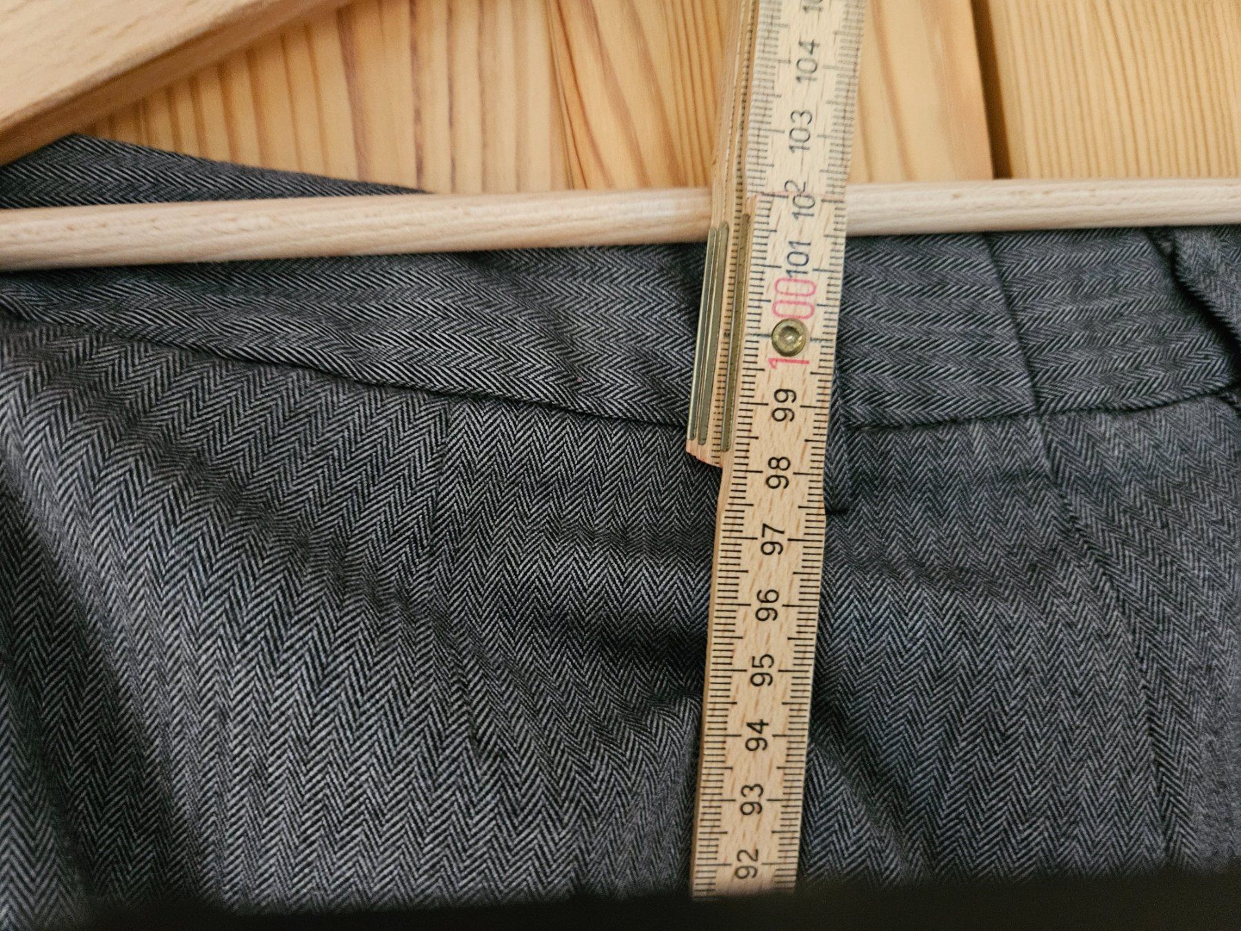 H&M Pantaloni: H&M Marlene Hose, Grau, Grösse 40 – Usato da Wettingen venduto da Sk8ertomda 4