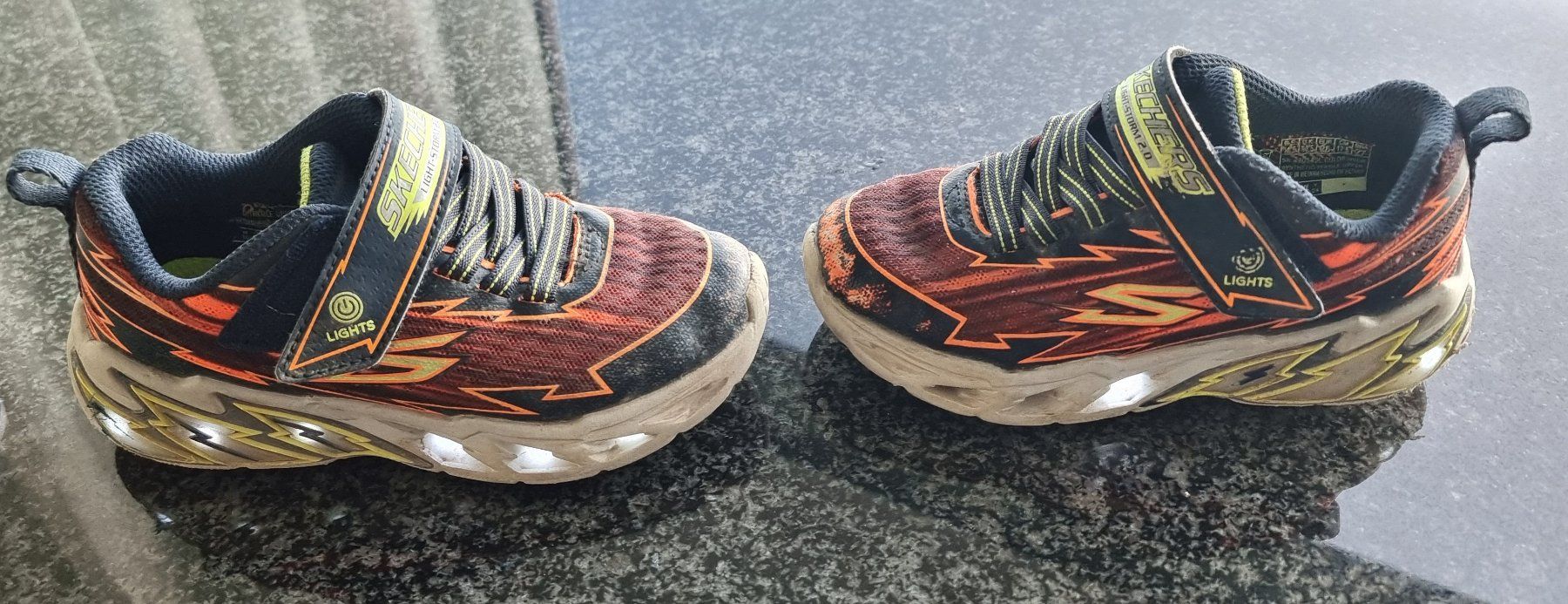 Skechers Scarpe per ragazzi: Skechers Light-Storm, Grösse 28 mit LED – Usato da Gwatt (Thun) venduto da fidibus87 1