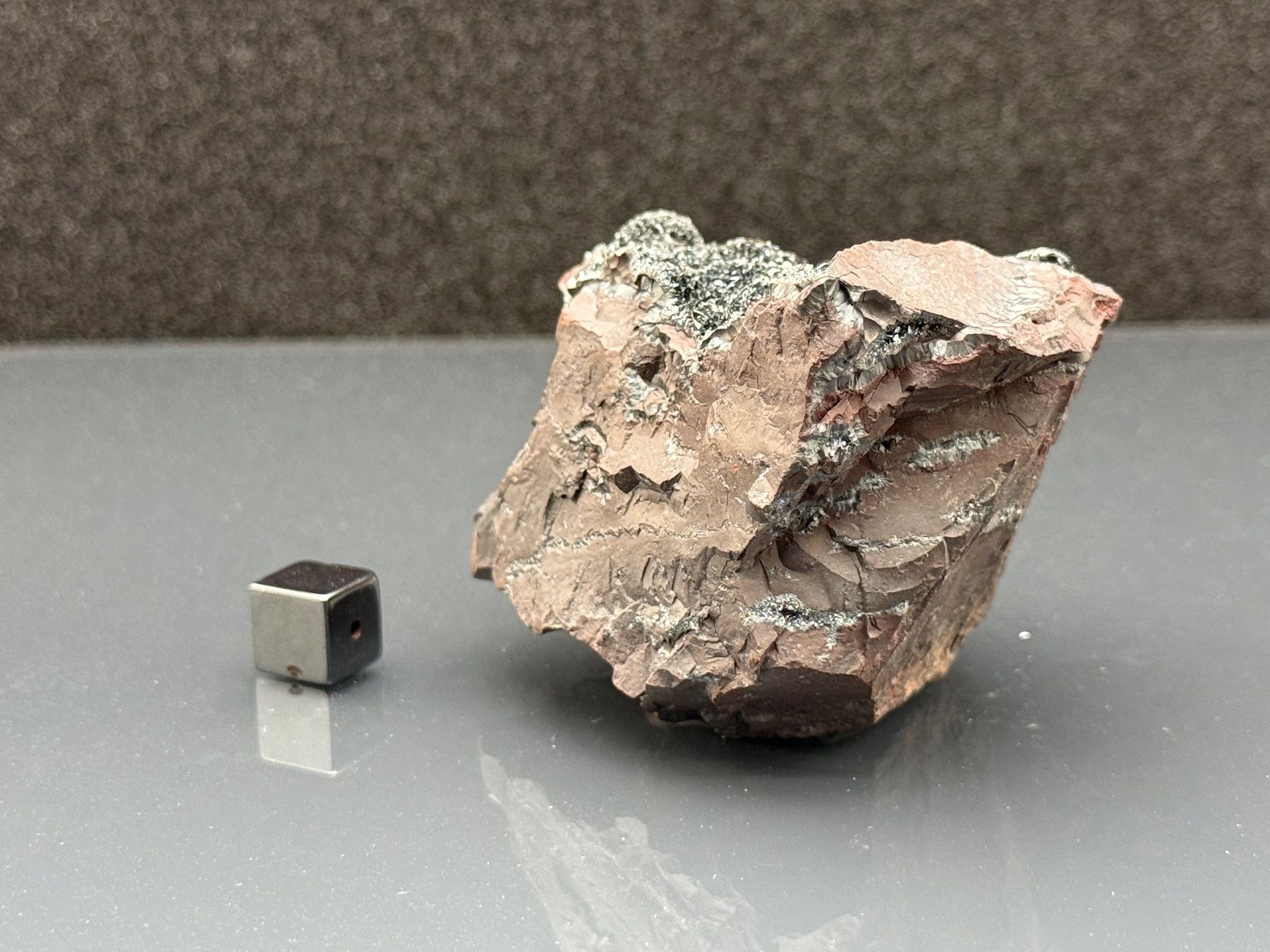 Minerali & Pietre curative: Hematite with Specularite Druse - Mineral – Usato da Vésenaz venduto da RMShop 2