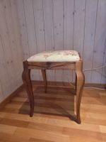 Hocker Nussbaum 