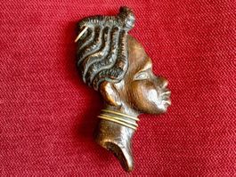 Afrikanerin - Brosche & Anhänger in gutem Zustand - Vintage
