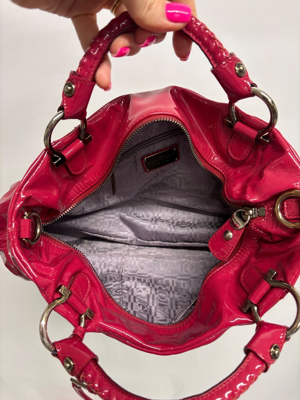 Salvatore Ferragamo Borse da donna: Ferragamo Ava Schultertasche pink Lackleder – Nuovo (secondo la descrizione) da Regensdorf venduto da secondchancefashion 3