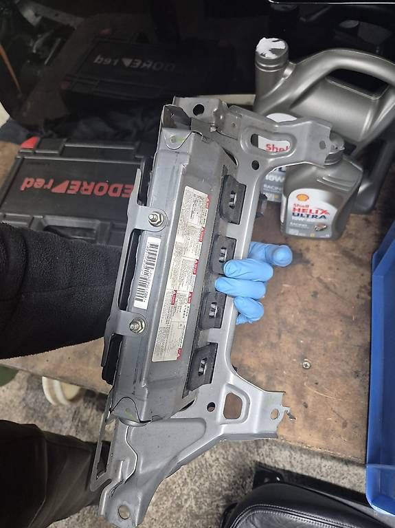 Tutti pezzi di ricambio auto: Mitsubishi Evo 10 Knieairbag – Usato da Döttingen venduto da alfisti124