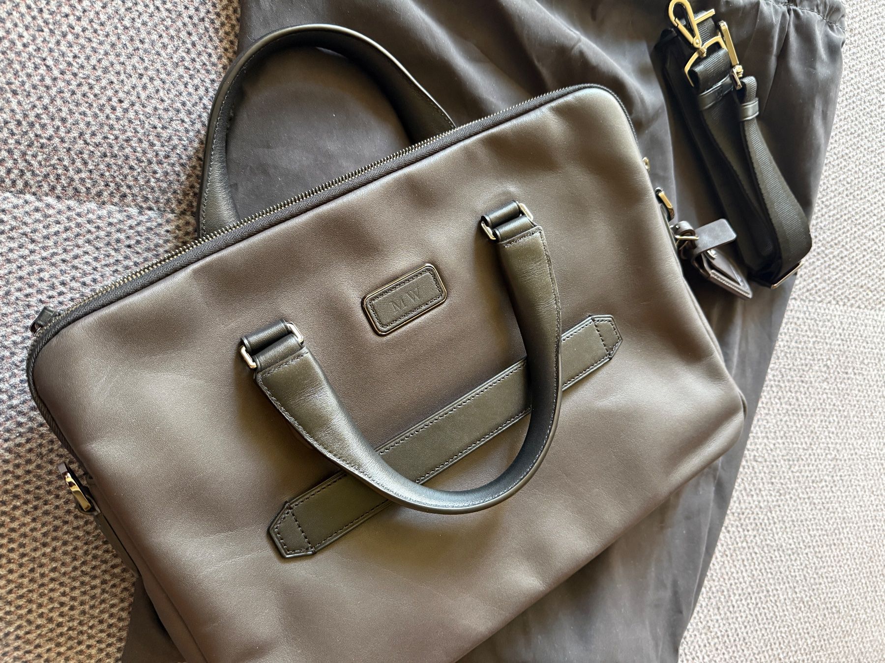 Tumi Borse: Tumi HARRISON Sycamore Slim Leather   CHF 800 – Nuovo (secondo la descrizione) da Unterseen venduto da SONY-CoolGo 5