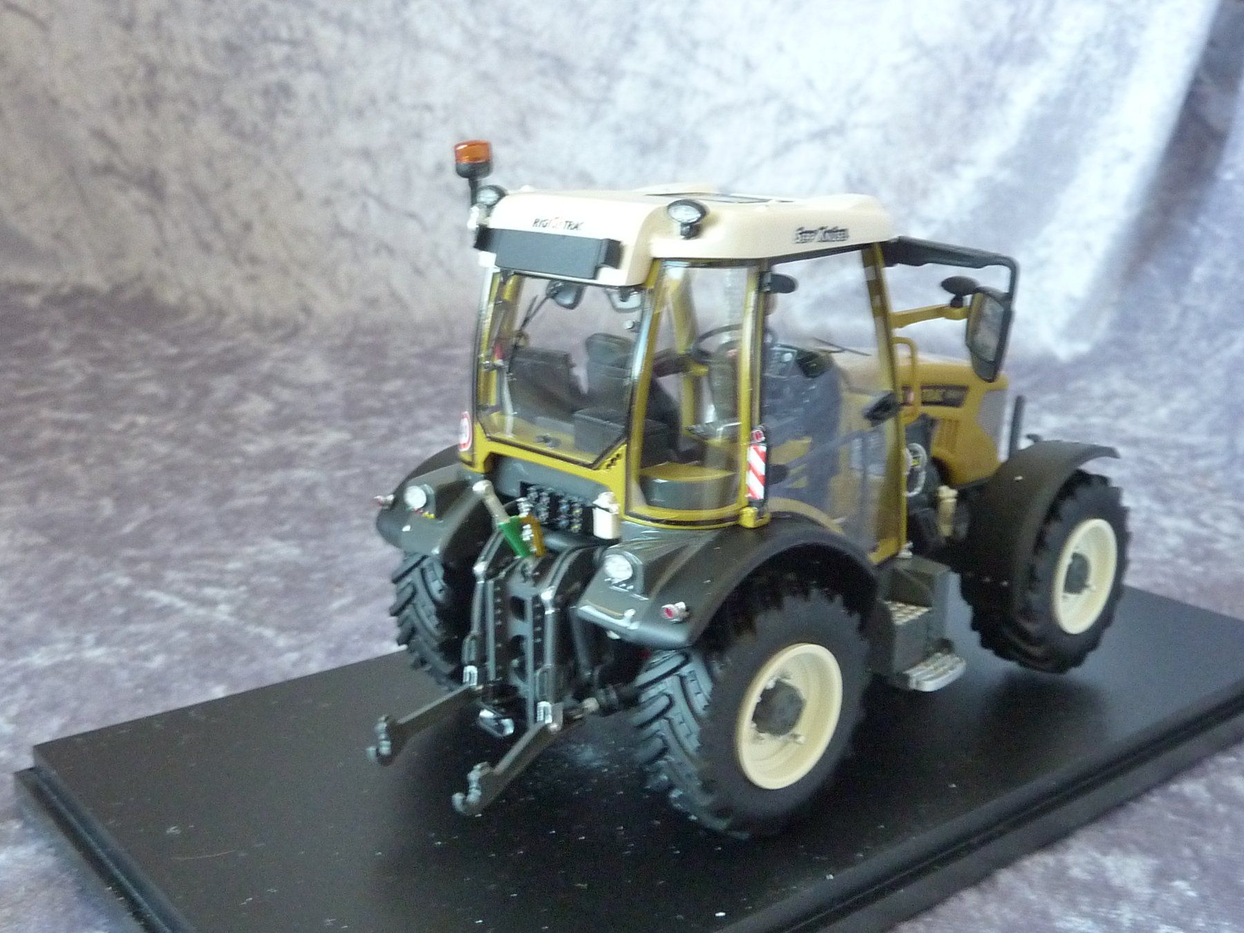 Kits de montage: Rigitrac SKH 75  1:32 – Neuf (Voir description) à Dürrenäsch par modellautos4you 4