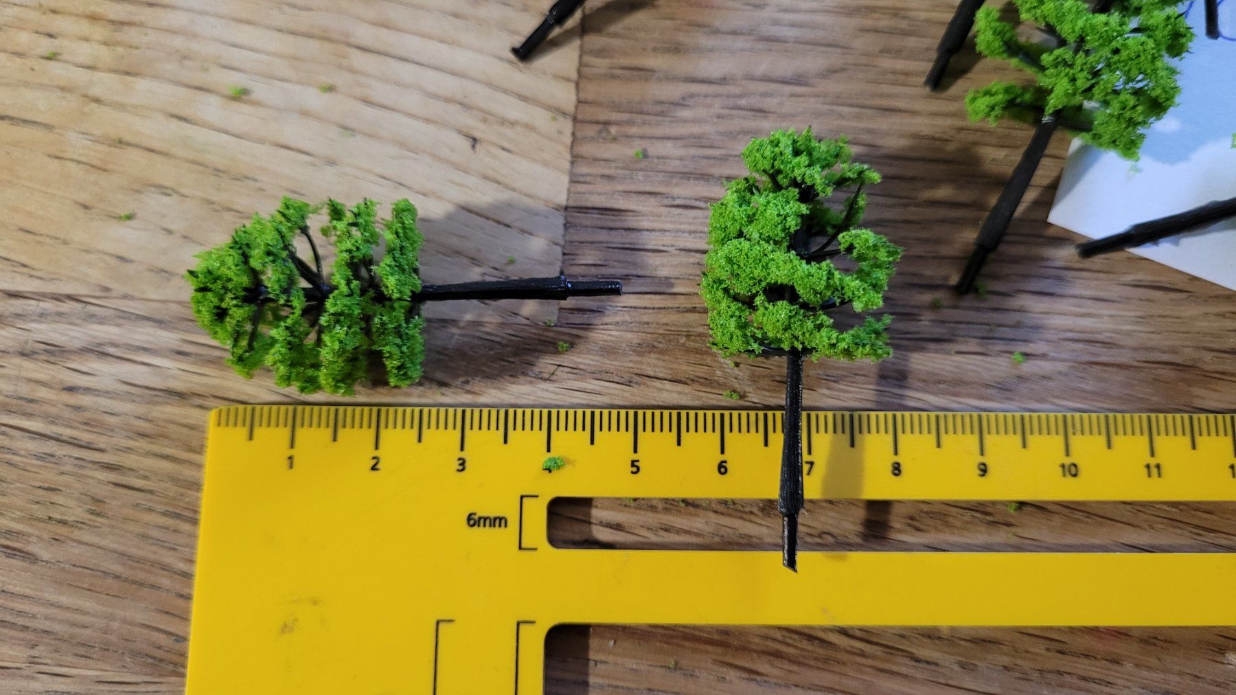Modellini di ferrovie: 10 très jolis arbres – Nuovo e nell'imballaggio originale da Saxon venduto da Sebdem 2