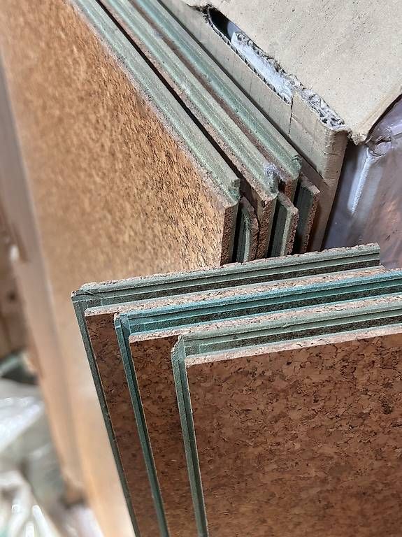 Rivestimenti per pavimenti: Kork Laminat – Usato da Reichenbach i. K. venduto da Arve70