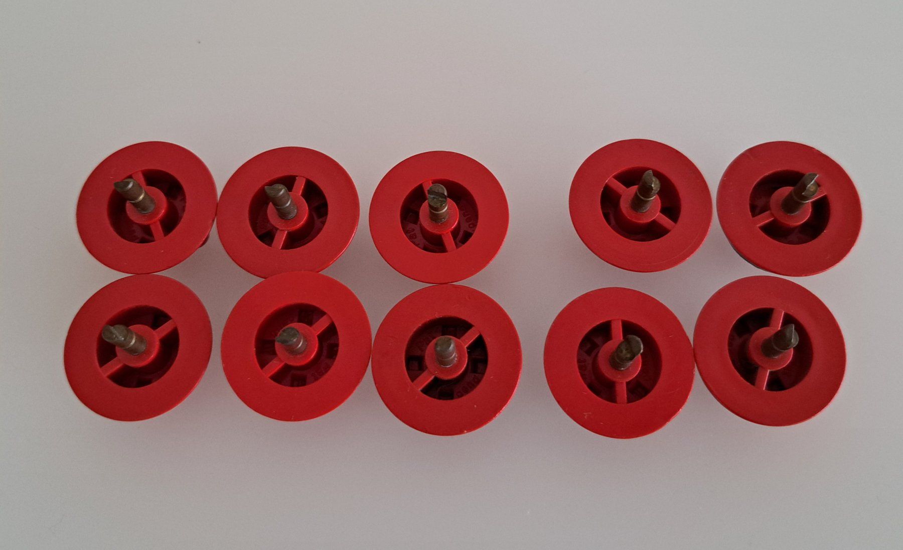 Lego Giocattoli: 10x Lego Räder mit Achsen rot, 3x mit Gummiband – Usato da Langendorf venduto da thesi246 1