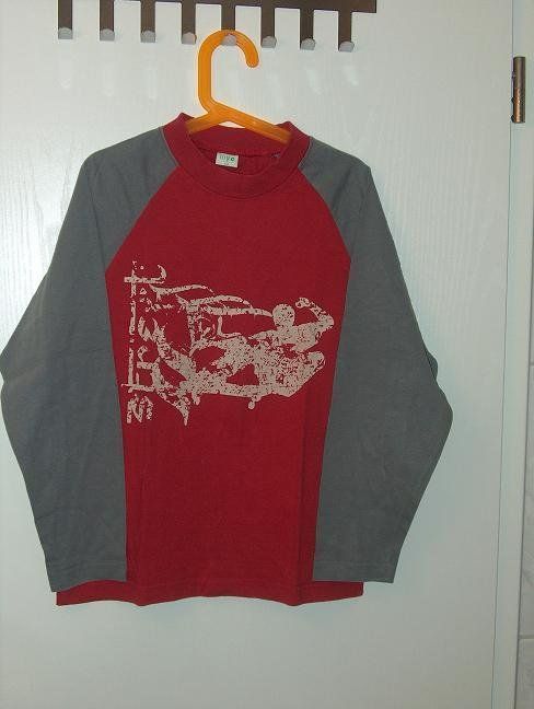 Hemden, T-Shirts & Polos: Neu: T'Shirt langarm - rot/grau - Gr. 140 – Neu (gemäss Beschreibung) aus Uznach von Laeuffer