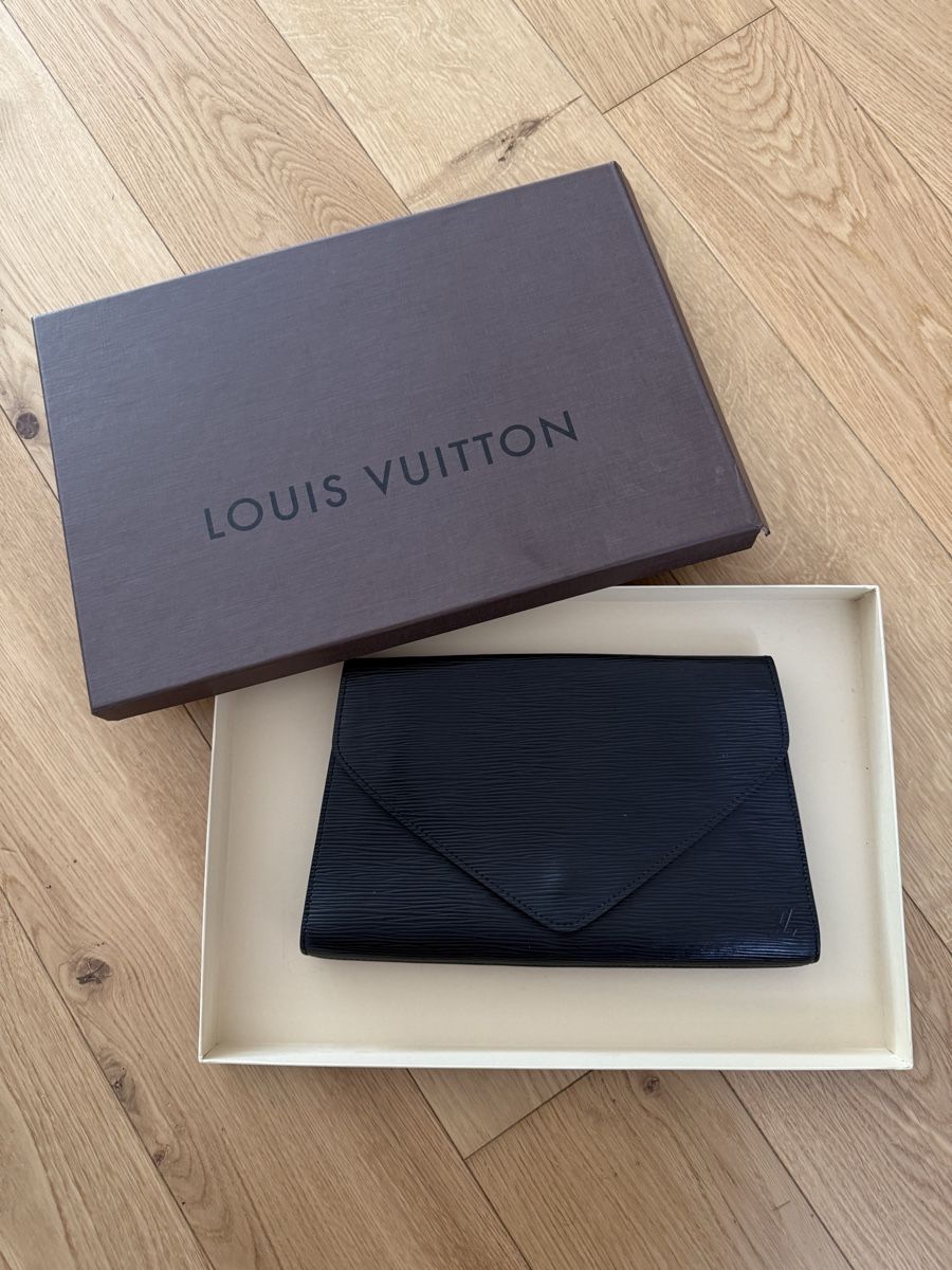 Louis Vuitton Taschen für Damen: Louis Vuitton Pochette Clutch Tasche – Gebraucht aus Frauenfeld von mulo12345