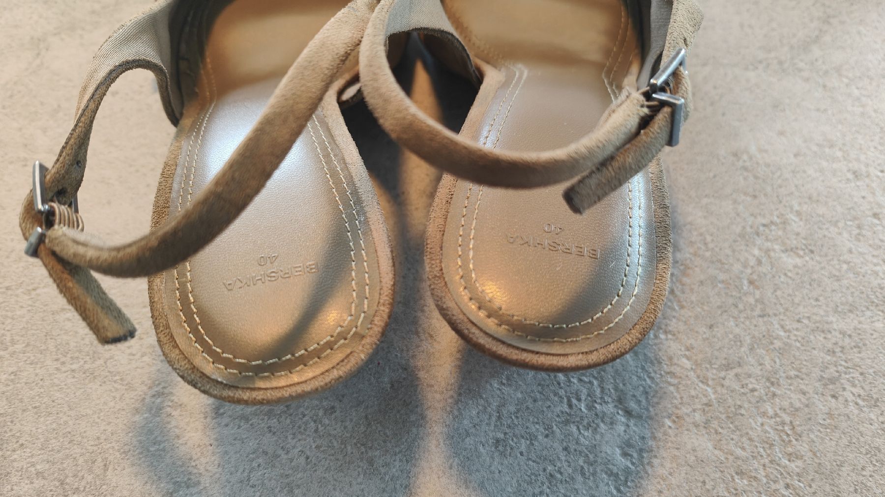 Bershka Scarpe da donna: Bershka Talons Daim Camel T 40 - Élégance Discrète – Usato da Troistorrents venduto da Suishy 2