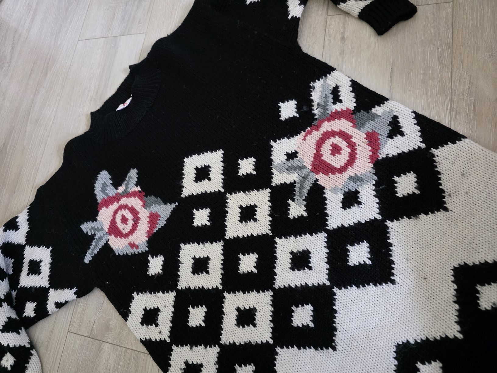 Maglioni & Felpe: Langer Strickpullover schwarz weiss mit Blumenmuster. Gr M – Usato da Wigoltingen venduto da Zuckerfee84 1