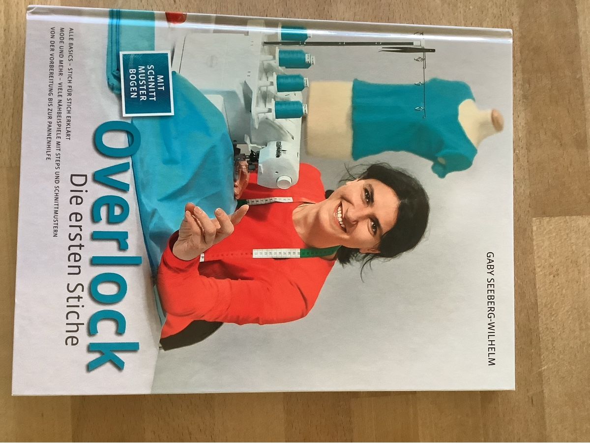 Bücher: Overlock Buch Die ersten Stiche mit Schnittmuster – Gebraucht aus Appenzell-Steinegg von Schmipat
