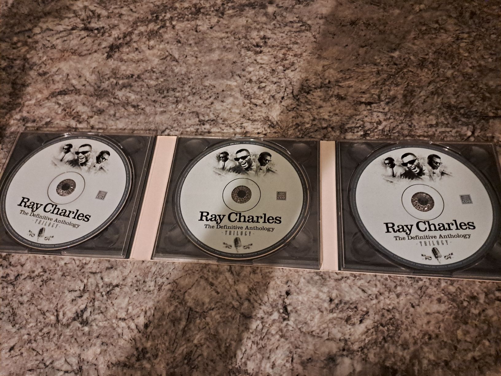 CD: 3 CD Box  RAY CHARLES "The Definitive Anthology"  Trilogy – Usato da Uetendorf venduto da Essiggurken 1