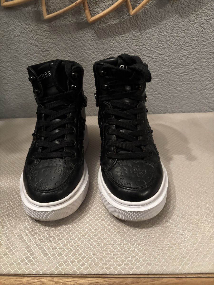 Guess Damenschuhe: Basket à talon – Gebraucht aus Sonceboz-Sombeval von Luna_p1414 1
