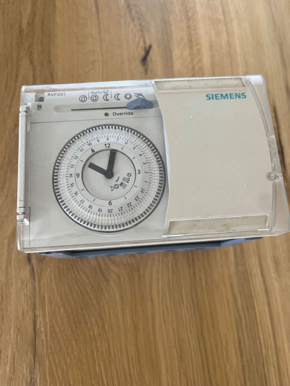 Componenti elettronici: Siemens RVP201.1 Zeitschaltuhr neu – Nuovo e nell'imballaggio originale da Unterterzen venduto da Siola4