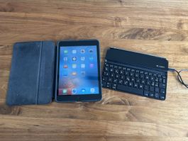 iPad Mini mit SIM und Bluetooth-Tastatur