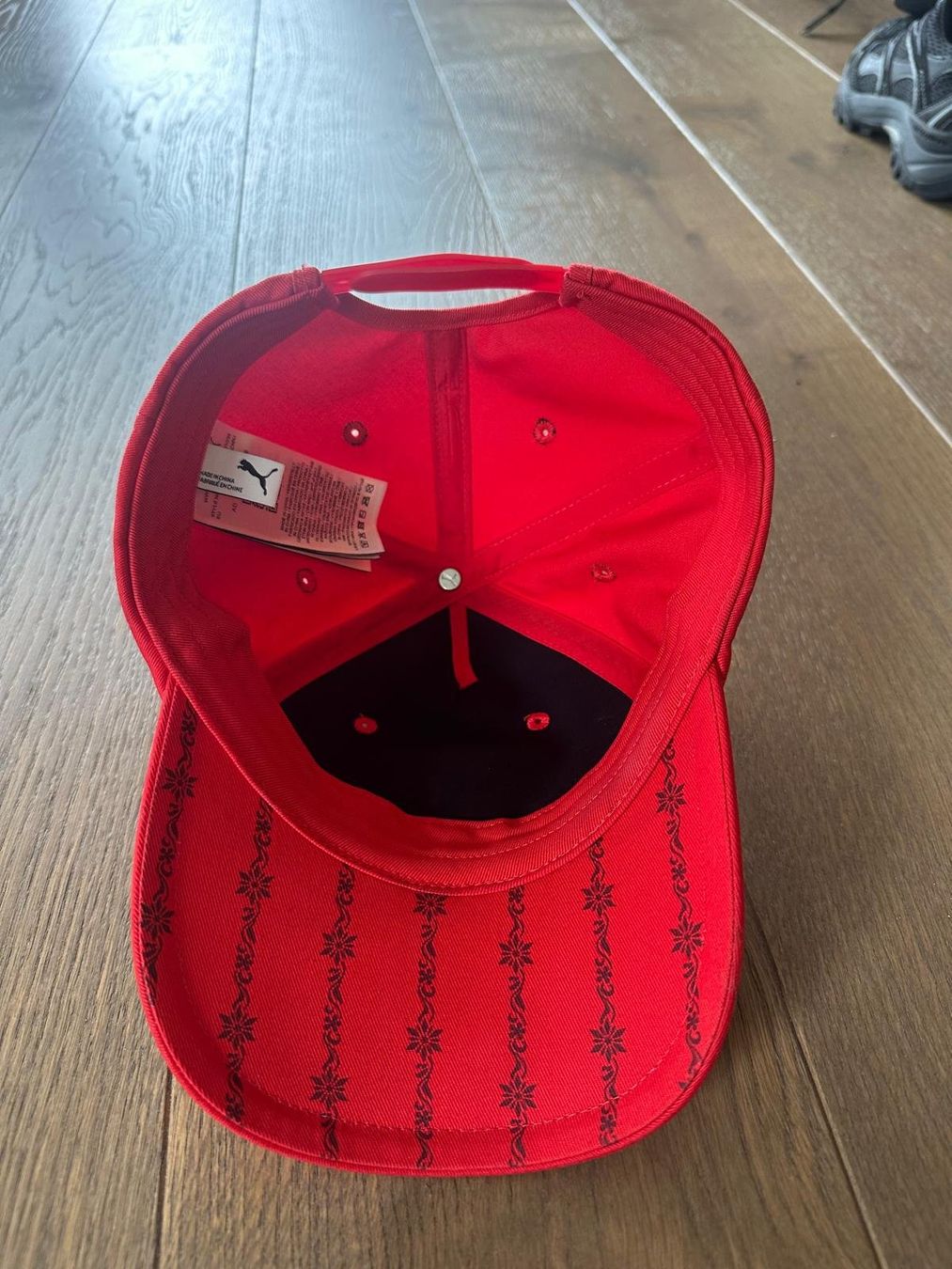 Puma Copricapi, berretti & cappellini: Puma UBS Schweiz Cap rot mit Schweizerkreuz – Usato da Zollikerberg venduto da cin_cs2k 2