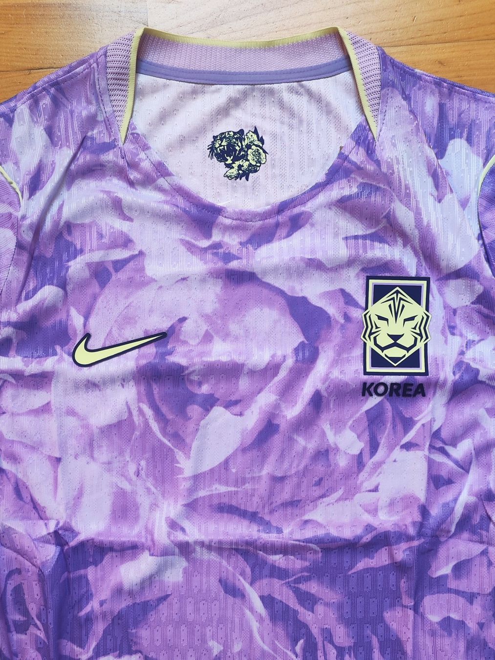 Nike Canottiere & Pantaloni: Korea Auswärtstrikot 2026 – Nuovo (secondo la descrizione) da Breitenbach venduto da Lqris 2