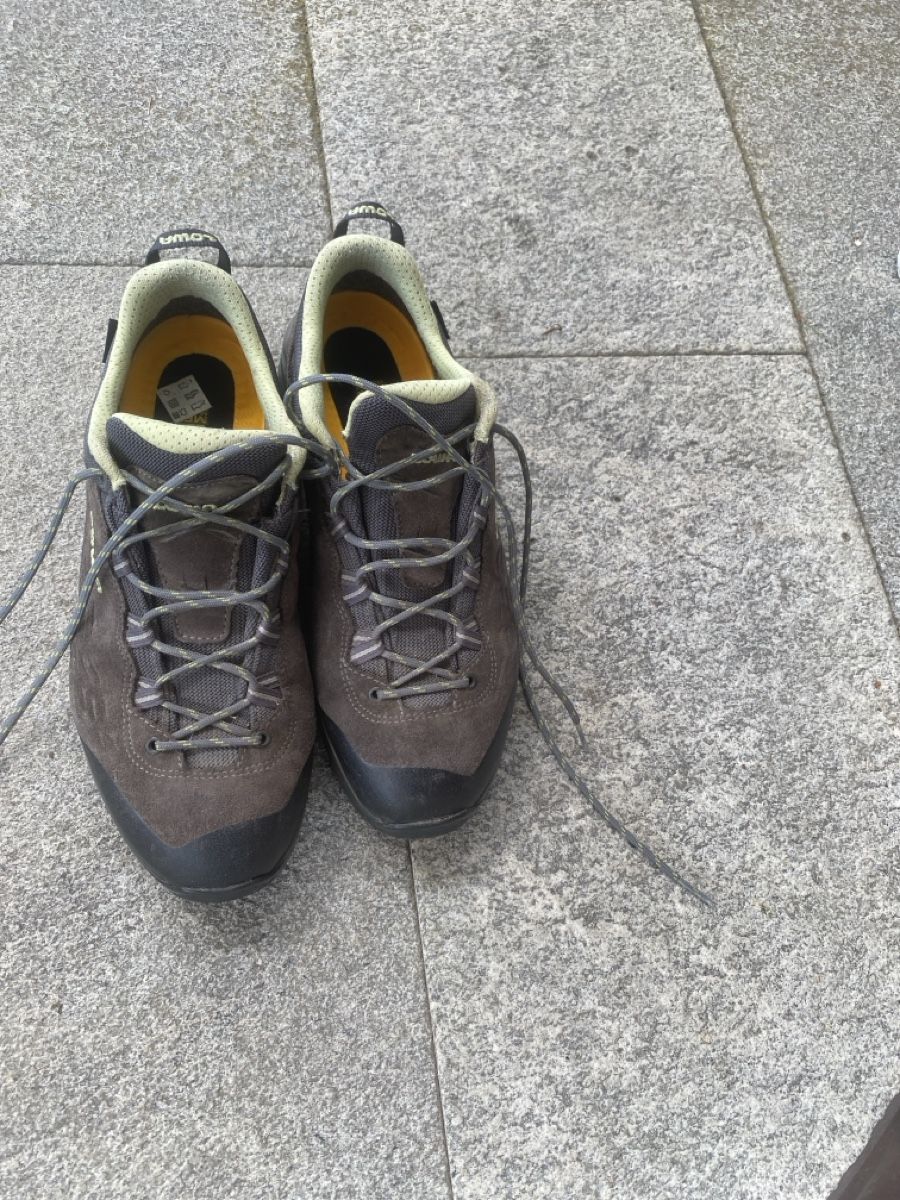 Lowa Chaussures femmes: Halbhohe Wanderschuhe Grösse 41 – D'occasion à Stettlen par Hansj
