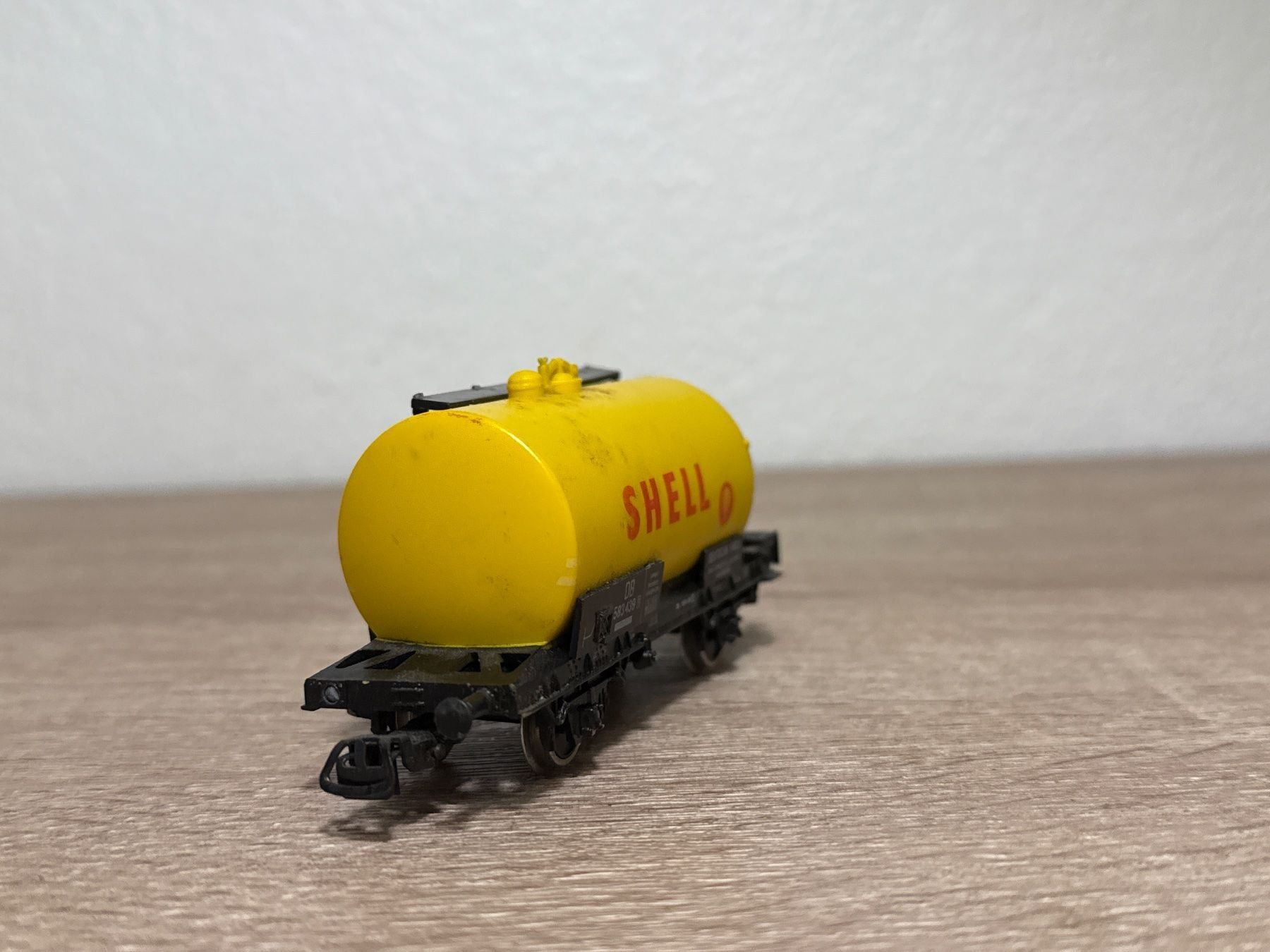 Lima Modelleisenbahnen: Lima Kesselwagen SHELL H0 (18) – Gebraucht aus St-Aubin-Sauges von Lo_Go 2