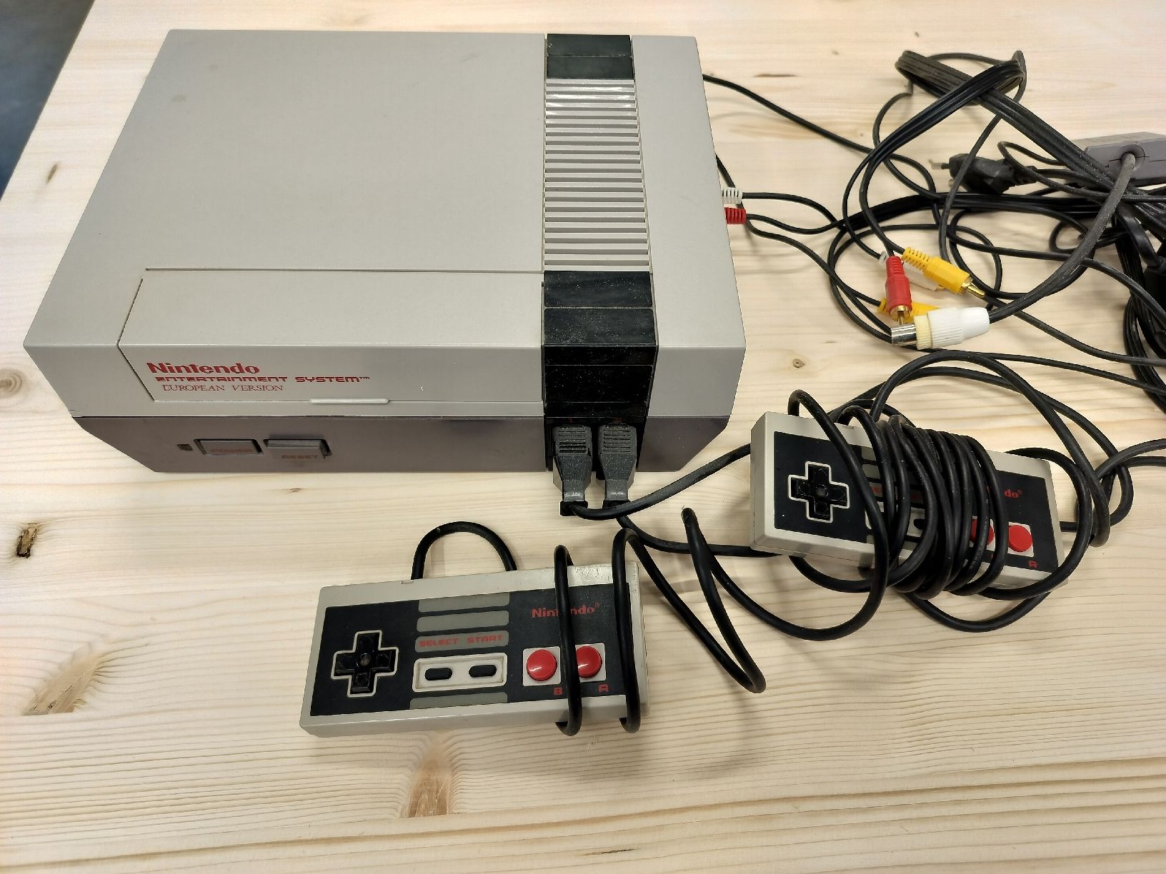 Nintendo Console: Nintendo NESE 001 – Usato da Alpthal venduto da kar_faes