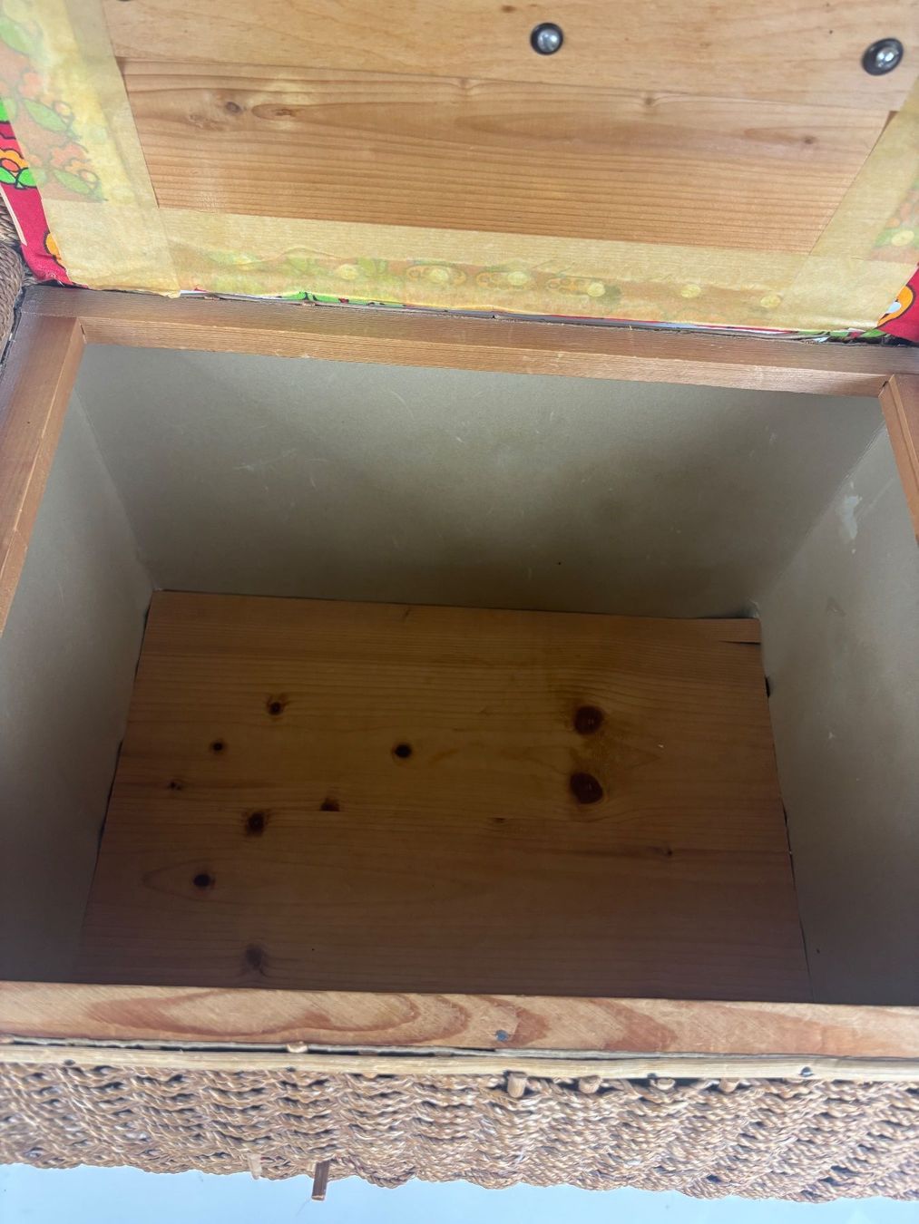 Poltrone: Korbsessel mit einer Öffnung – Usato da Wettingen venduto da Wendemarket 5
