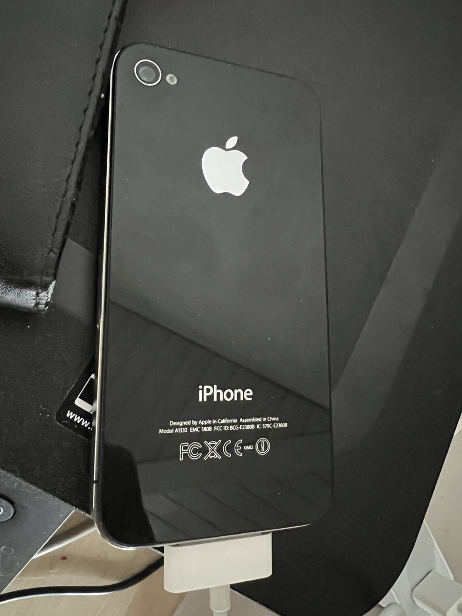 Apple Portables: iPhone 4 Apple mit Hülle und Ladekabel – D'occasion à Schongau par Retro_Shop 1