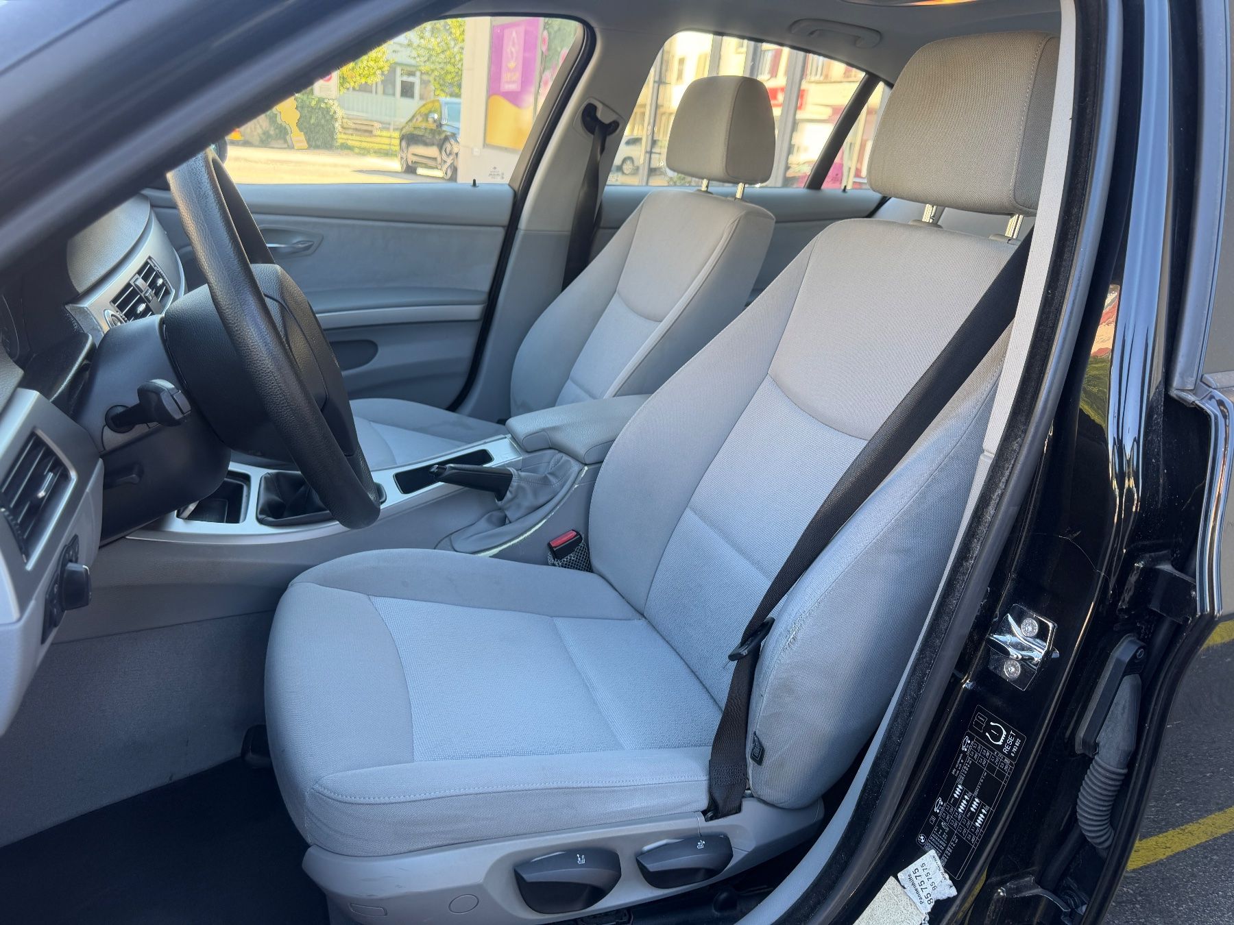 BMW Autos: BMW 320i E90 ab MFK – D'occasion à Biberist par Musti7769 3
