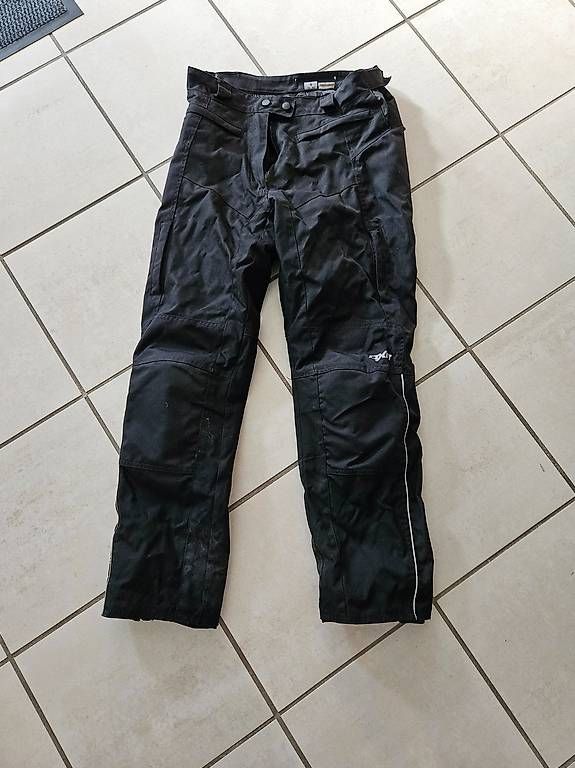 Kleiderpakete: Töffschuhe/-jacke/-hose – Gebraucht aus Walperswil von primaweb 2