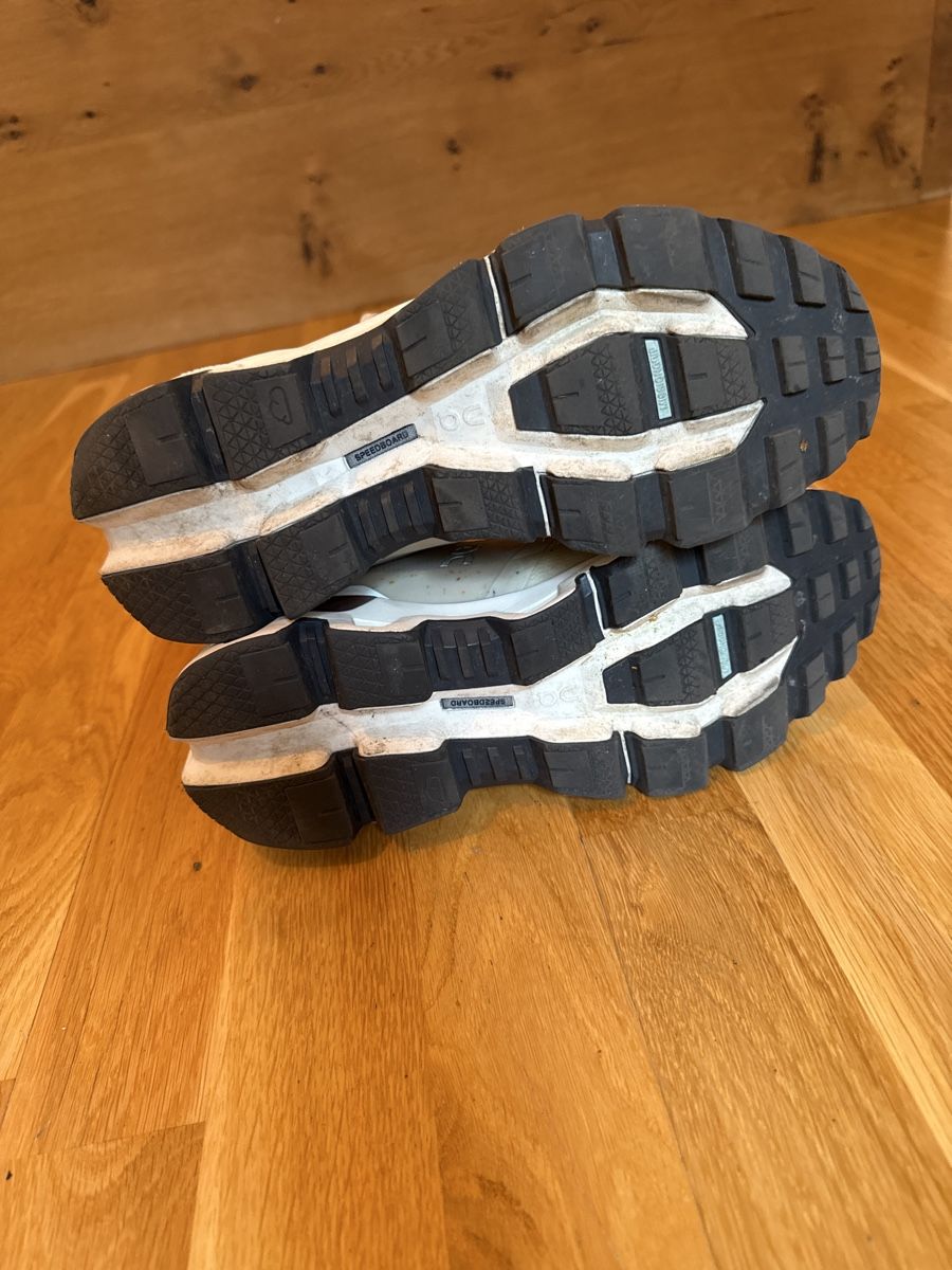 On Scarpe da donna: On Schuhe Grösse 40 – Usato da Ottikon venduto da Domito 4