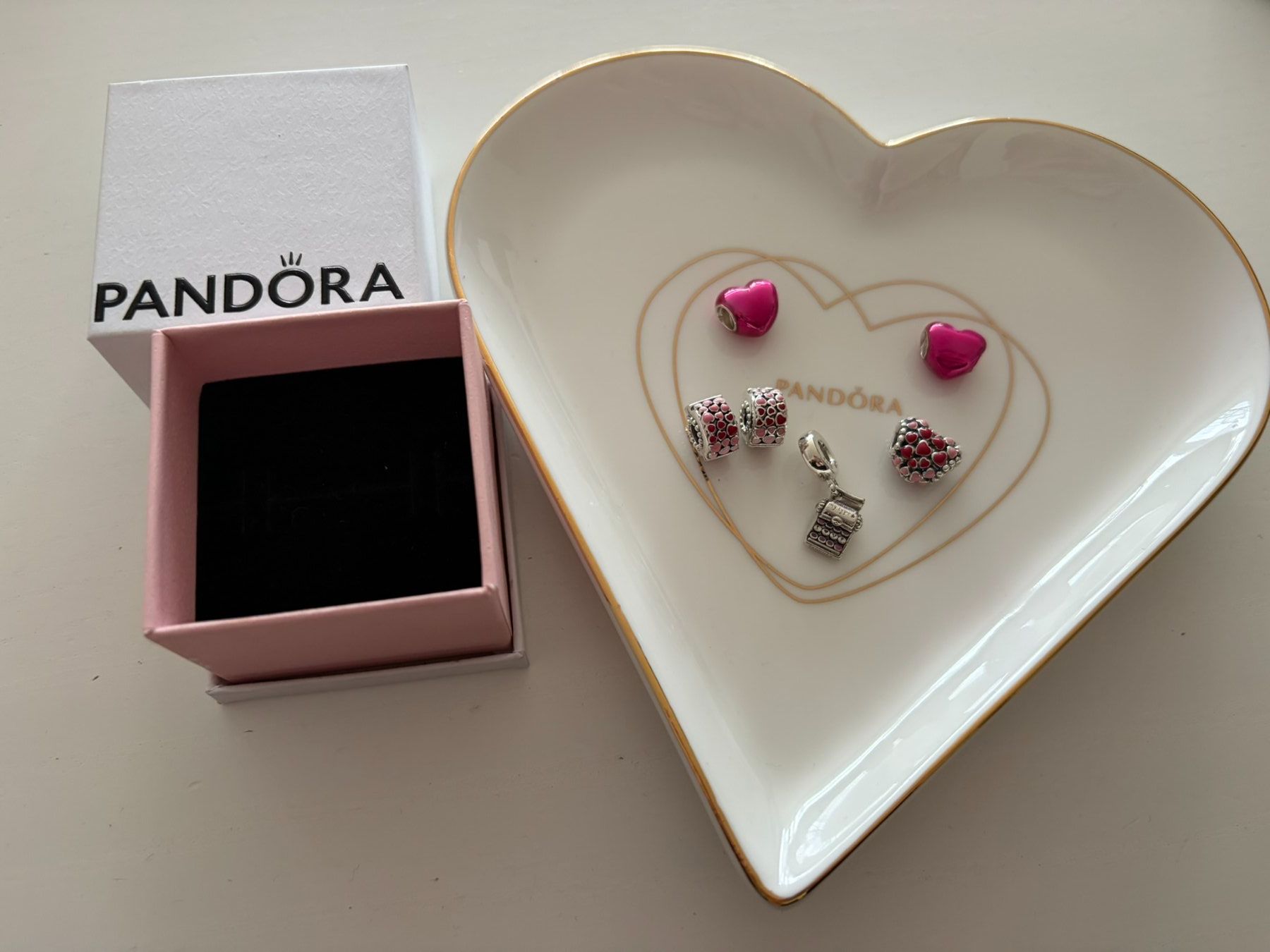 Pandora Ciondoli: Pandora Charms - Love / Liebe / Herz – Nuovo (secondo la descrizione) da Othmarsingen venduto da Pandabaerchen