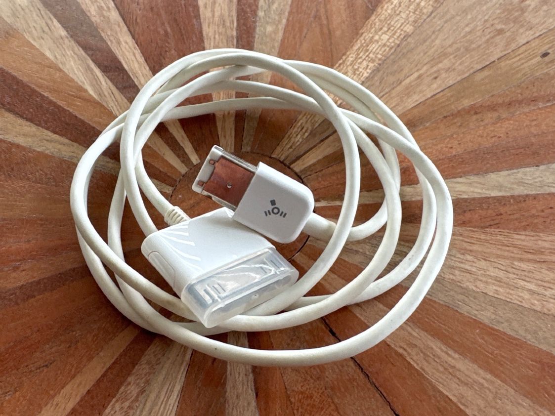 Apple Kabel: Original FireWire Ladekabel iPod iPhone – Gebraucht aus St. Gallen von hae_6rmh 3