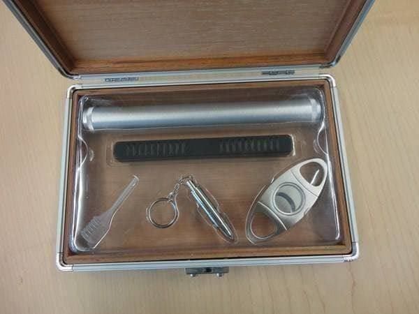 Humidor per sigari: Reise Humidor – Nuovo e nell'imballaggio originale da Wetzikon ZH venduto da Alpari 1