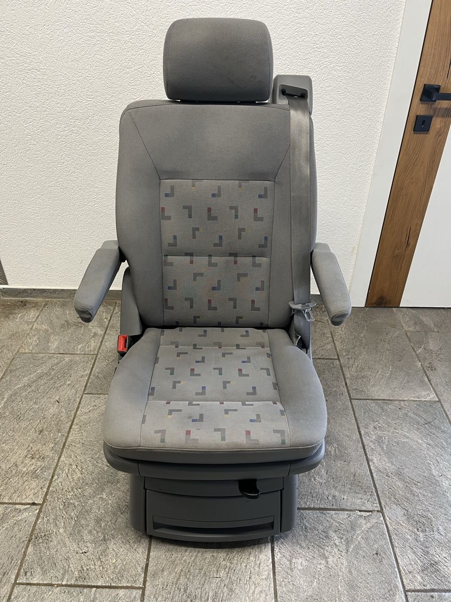 VW Tutti pezzi di ricambio auto: Vw T5 Einzellsitz – Usato da Uttigen venduto da Safety123 1