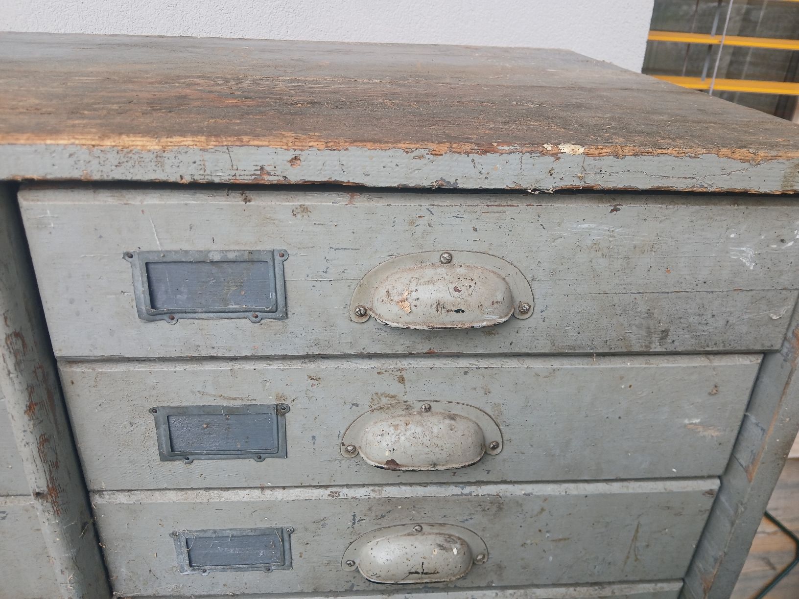 Cassettiere: Meuble  ancien en sapin 8  tiroirs en queue d' aigle  – Usato da Corcelles-Payerne venduto da evalyne 7